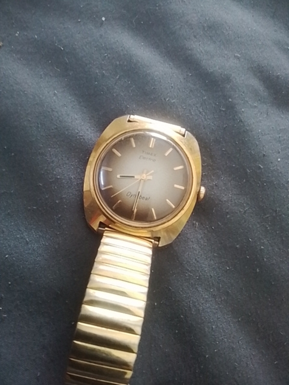 Gold-Tone Vintage Wristwatch with Gray Gradient Dial